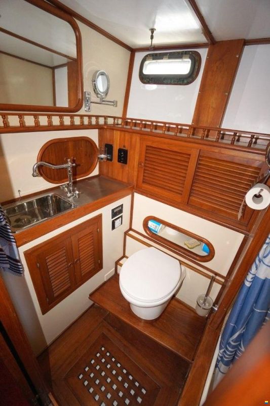 Island Trader 40
