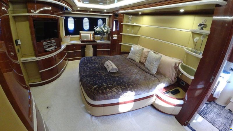 Azimut Leonardo 98