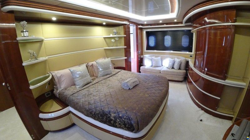 Azimut Leonardo 98