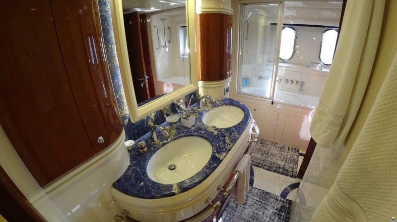 Azimut Leonardo 98