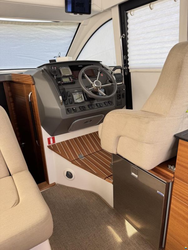 Nimbus 305 Coupe