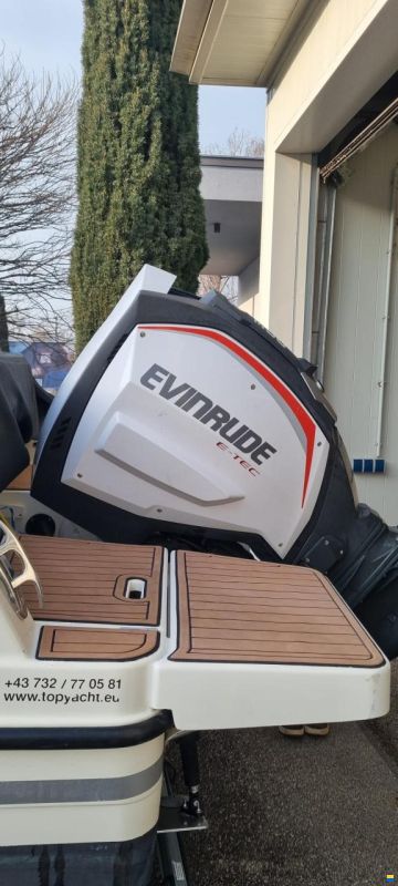 Quicksilver Activ 755 Sundeck