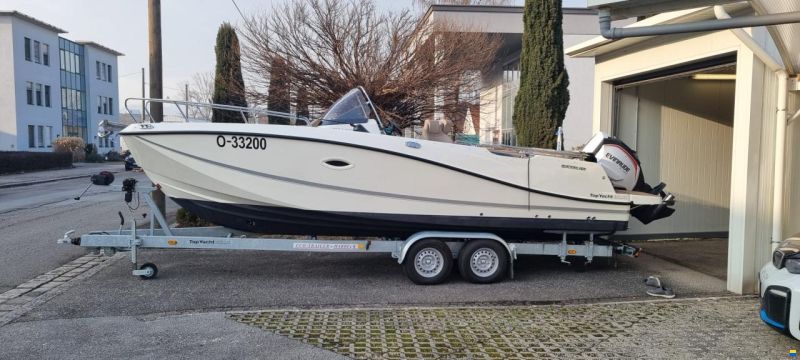Quicksilver Activ 755 Sundeck