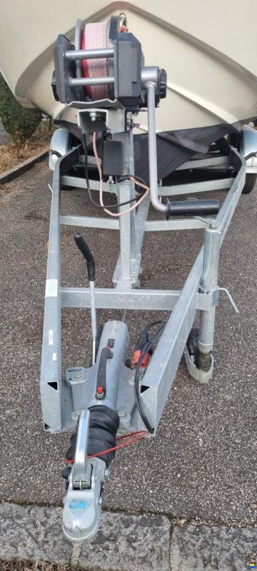Quicksilver Activ 755 Sundeck