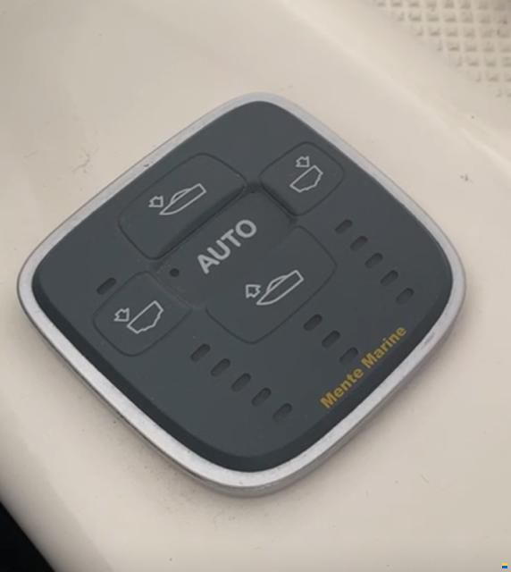 Quicksilver Activ 755 Sundeck