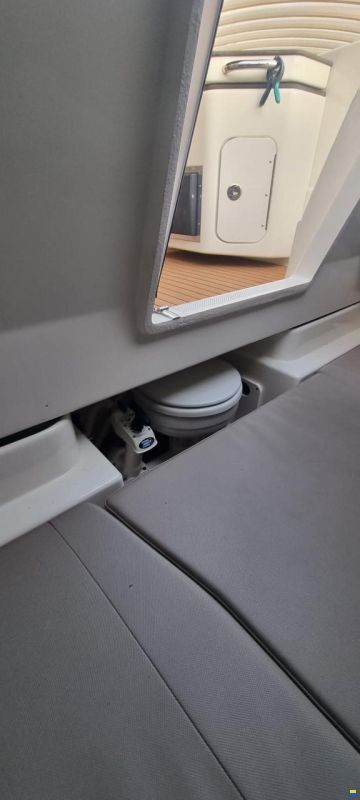 Quicksilver Activ 755 Sundeck