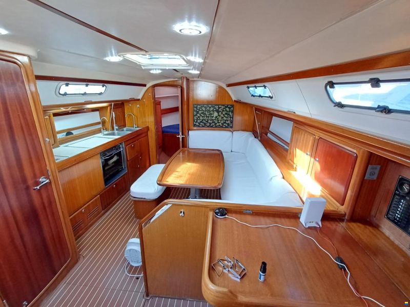 Bavaria 37