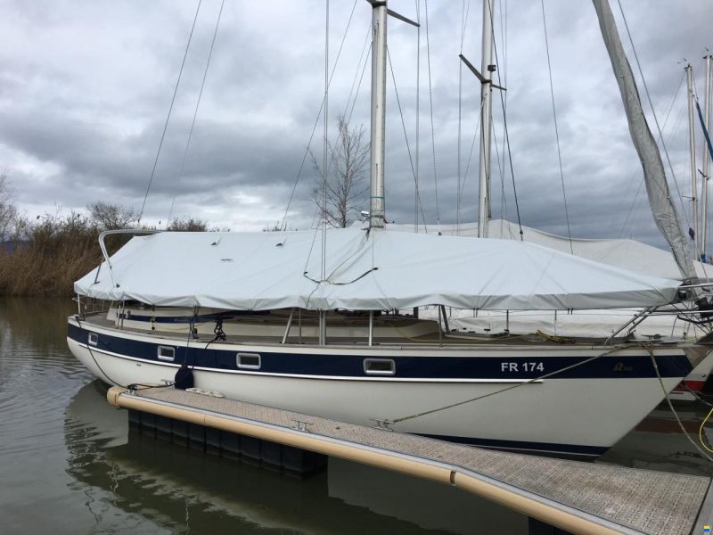 Hallberg-Rassy 352