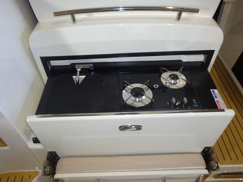 Quicksilver Activ 875 Sundeck
