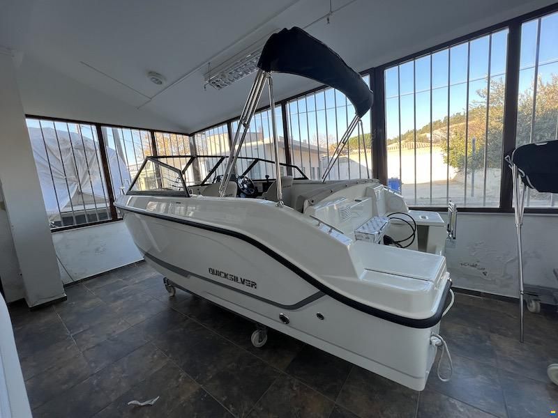 Quicksilver 555 BOWRIDER