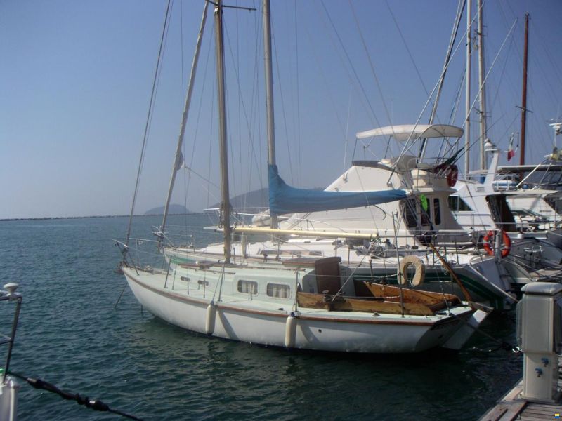 Offshore Halcyon 27