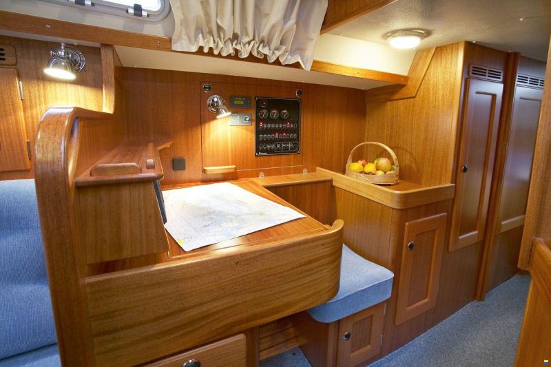 Hallberg-Rassy 37