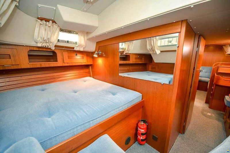 Hallberg-Rassy 37