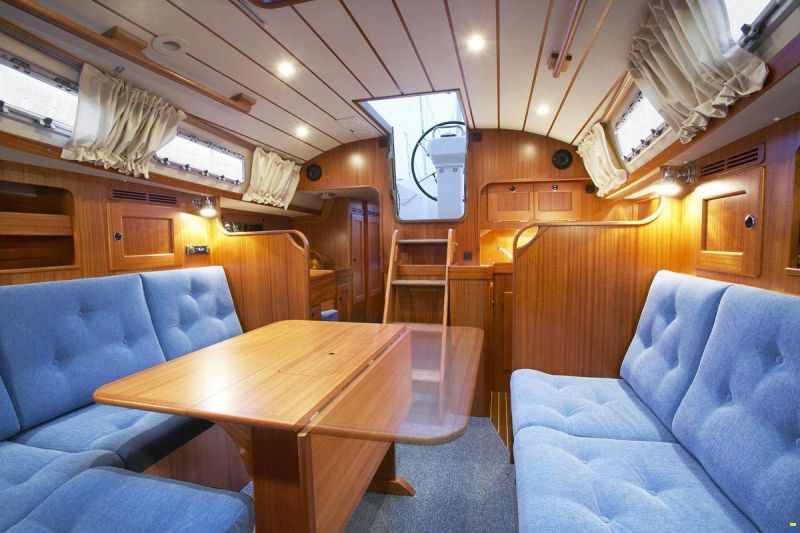 Hallberg-Rassy 37