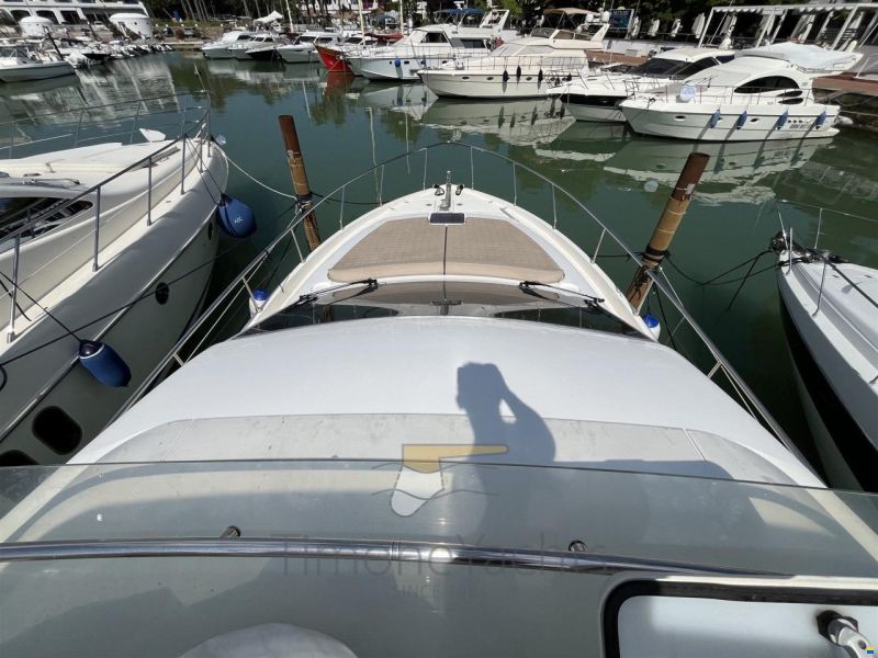 Ferretti 530