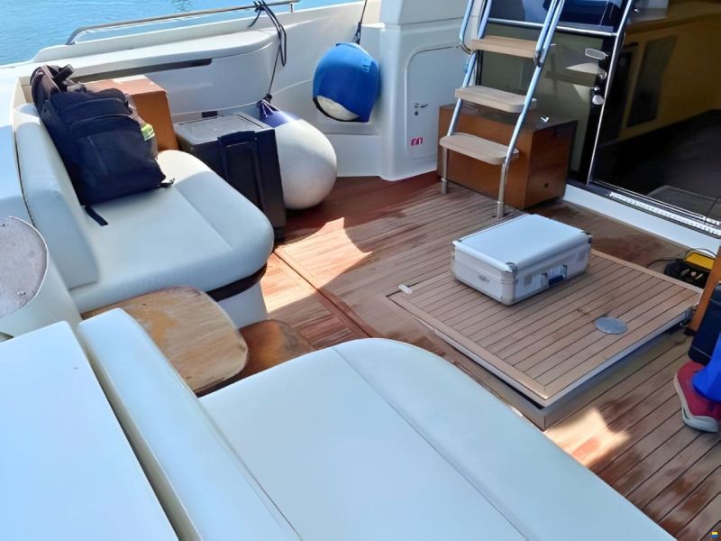Ferretti 550