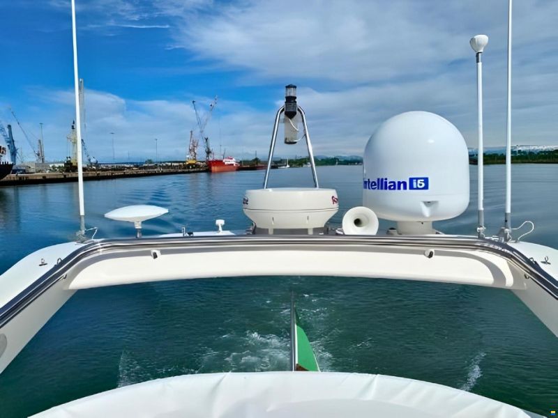 Ferretti 550