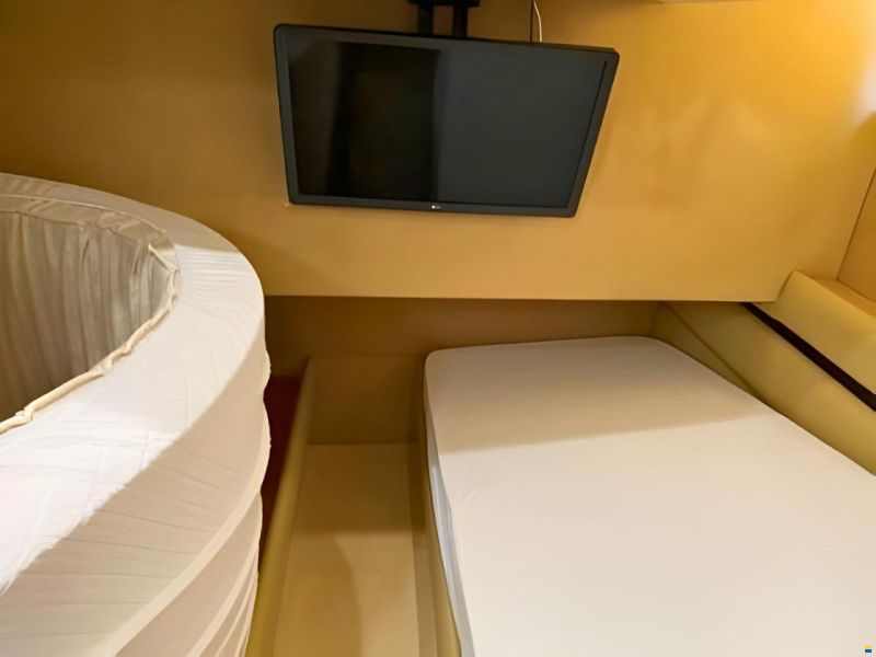 Ferretti 550