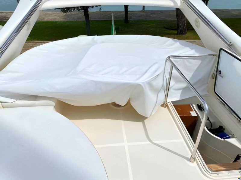 Ferretti 550