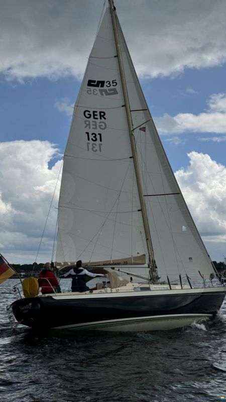 Camper & Nicholsons 35