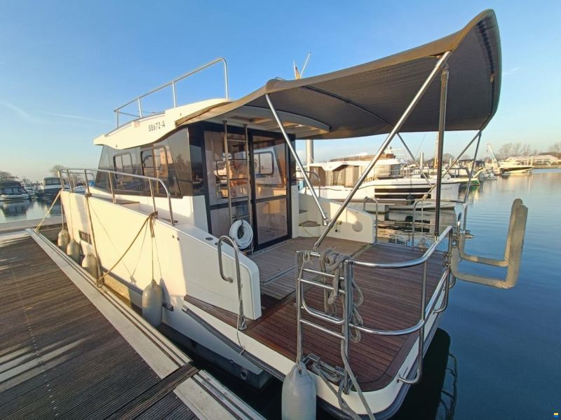 Cobra Futura 36