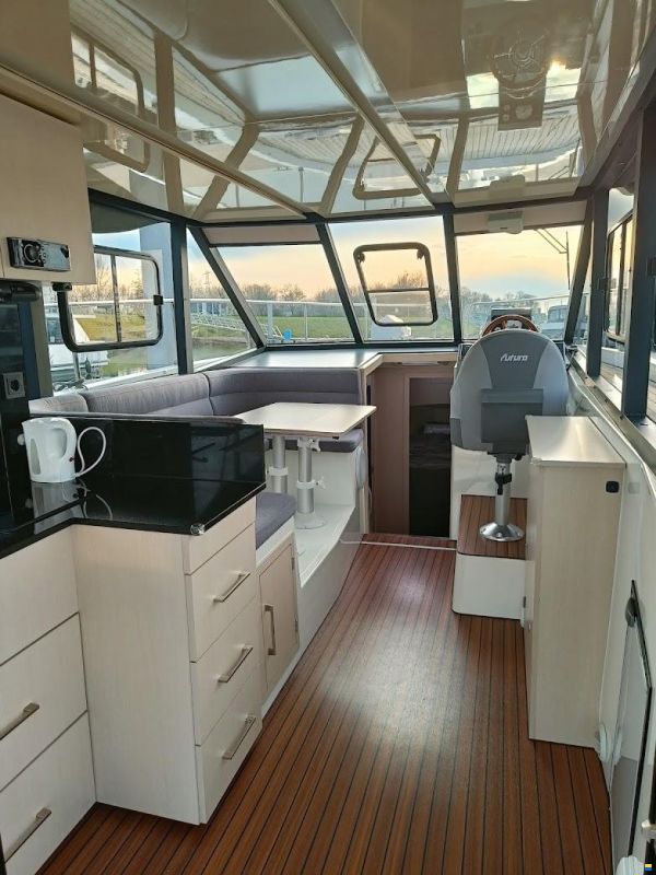 Cobra Futura 36