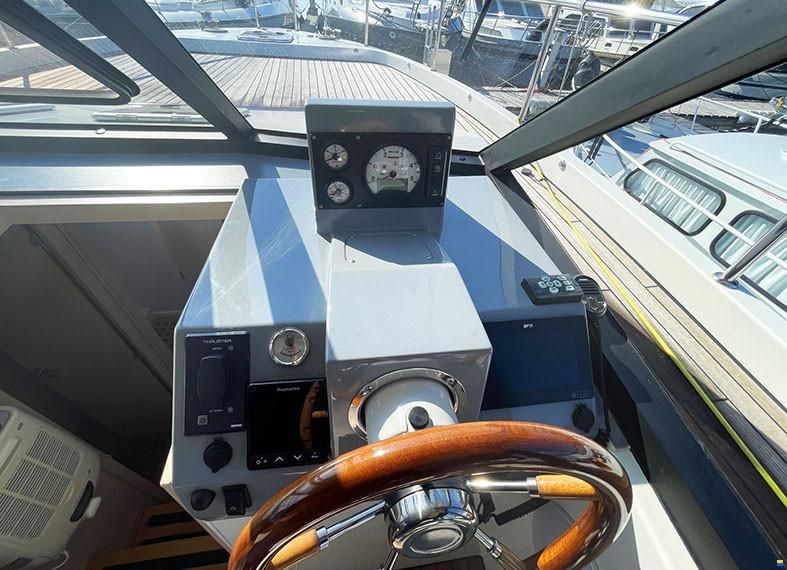 Cobra Futura 36