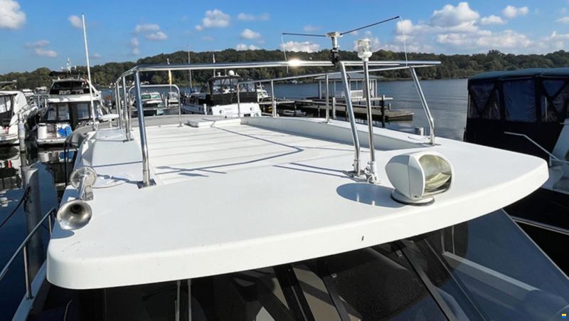 Cobra Futura 36