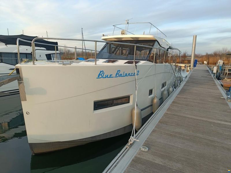 Cobra Futura 36