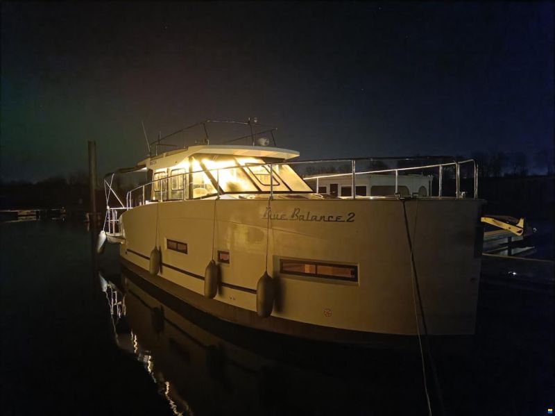 Cobra Futura 36