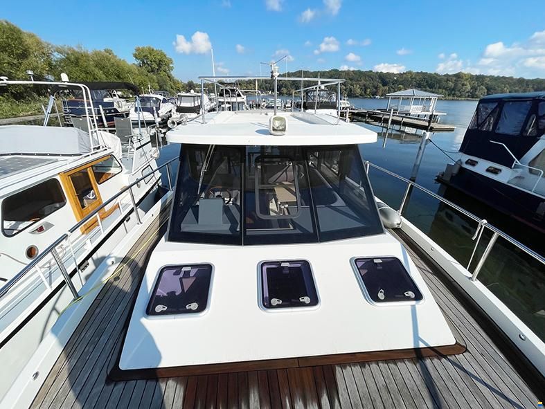 Cobra Futura 36