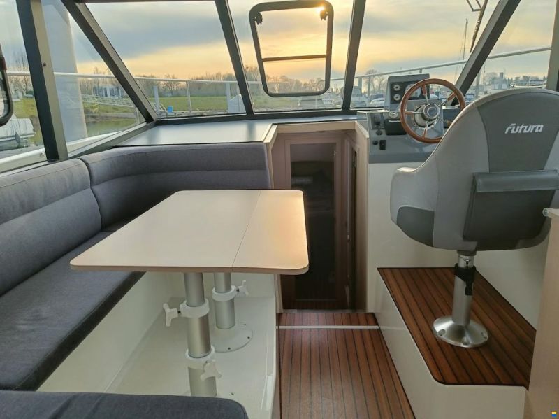 Cobra Futura 36