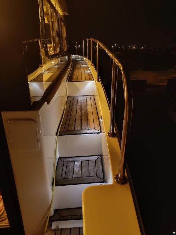 Cobra Futura 36