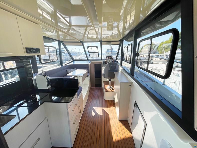 Cobra Futura 36