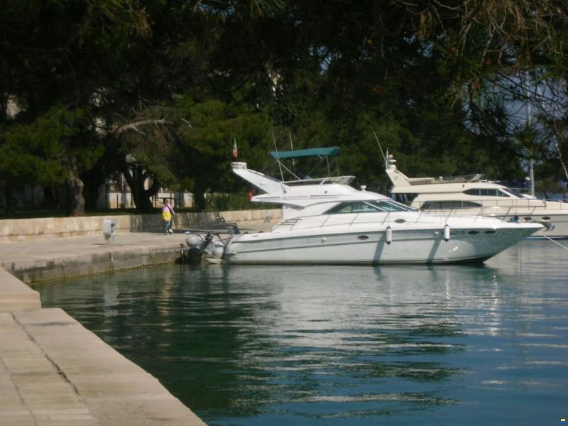 Sea Ray 400 Sedan Bridge