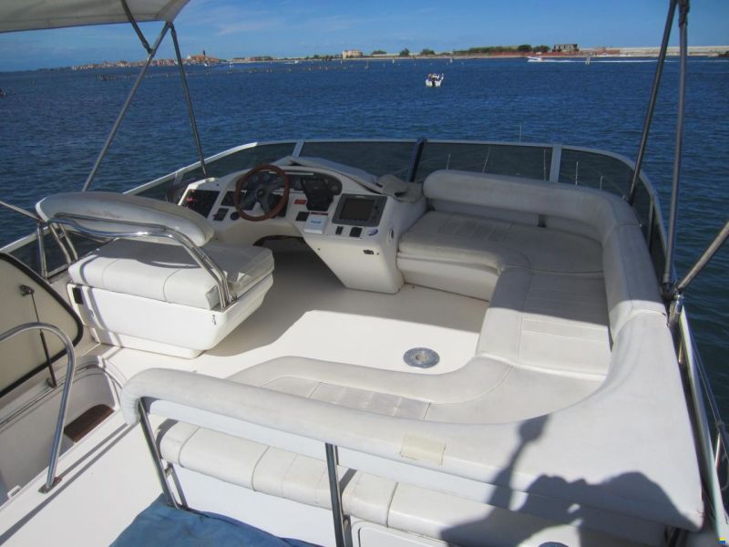 Sea Ray 400 Sedan Bridge