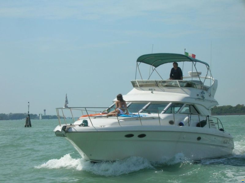 Sea Ray 400 Sedan Bridge