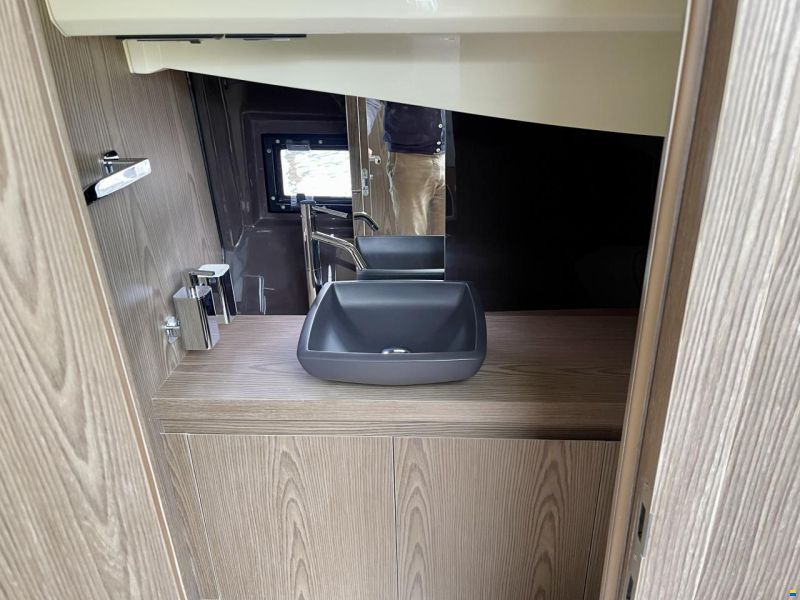 Invictus 320 GT NUOVA in