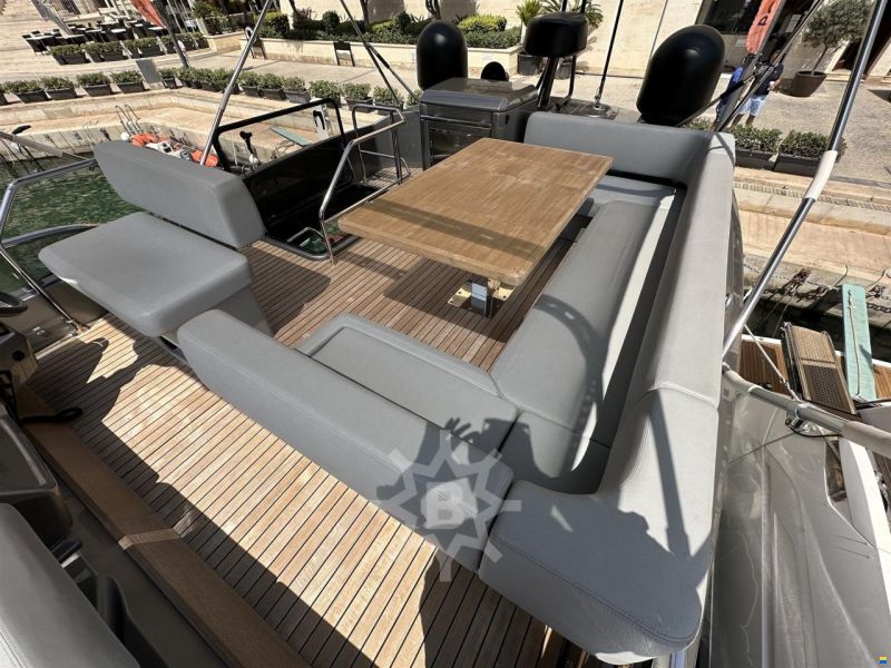 Cranchi E52