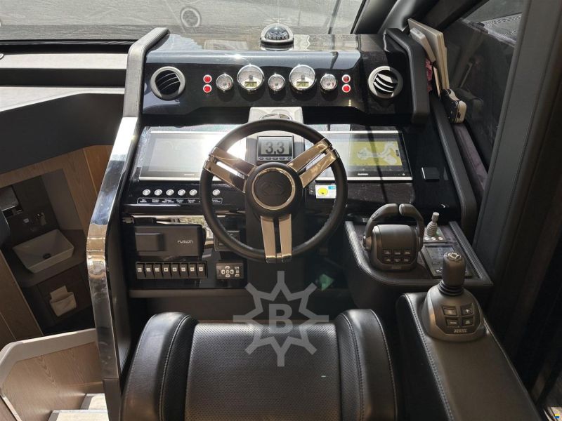 Cranchi E52