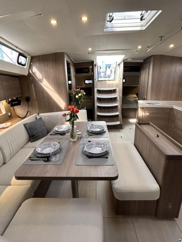 Beneteau Oceanis 47