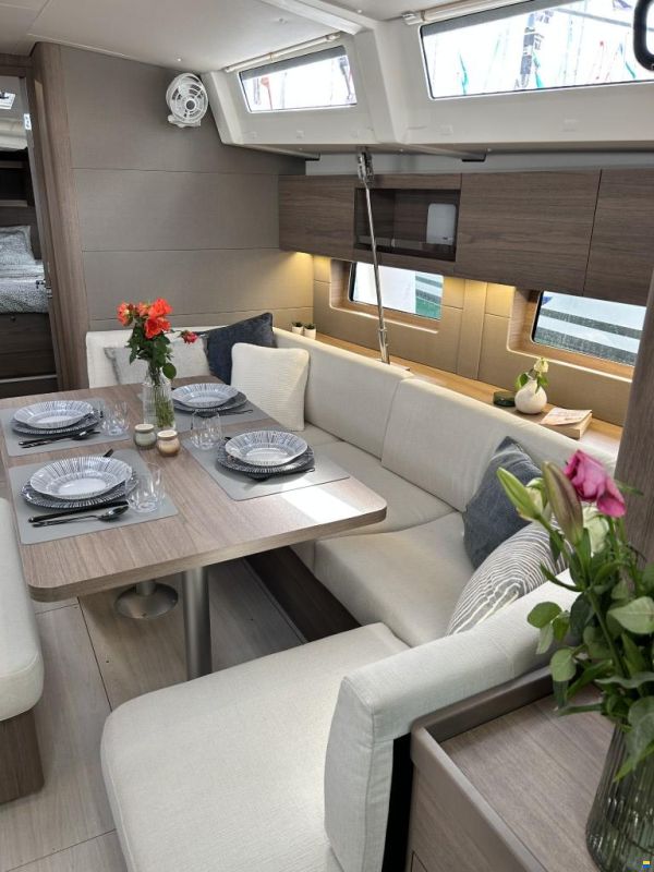Beneteau Oceanis 47