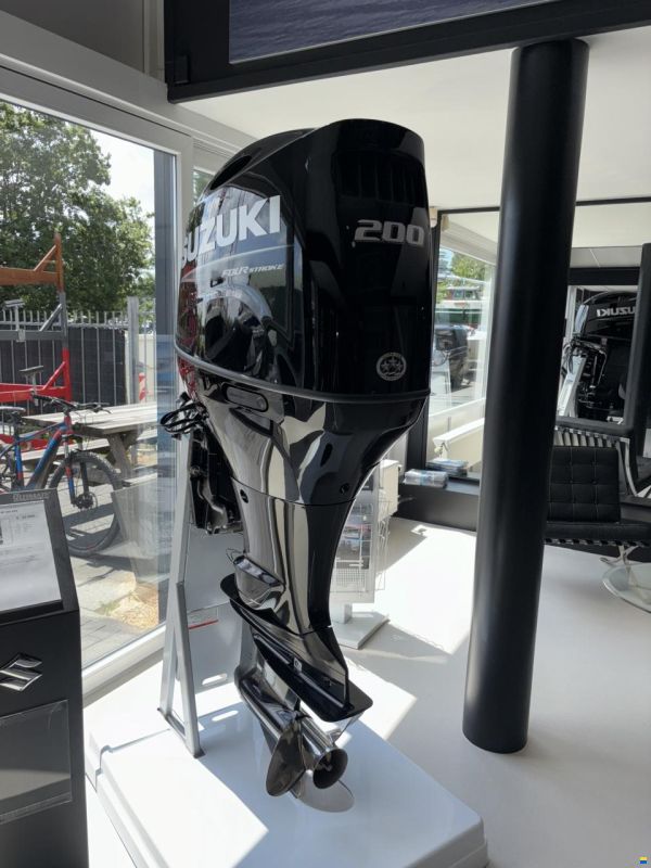 Suzuki DF 175 APX