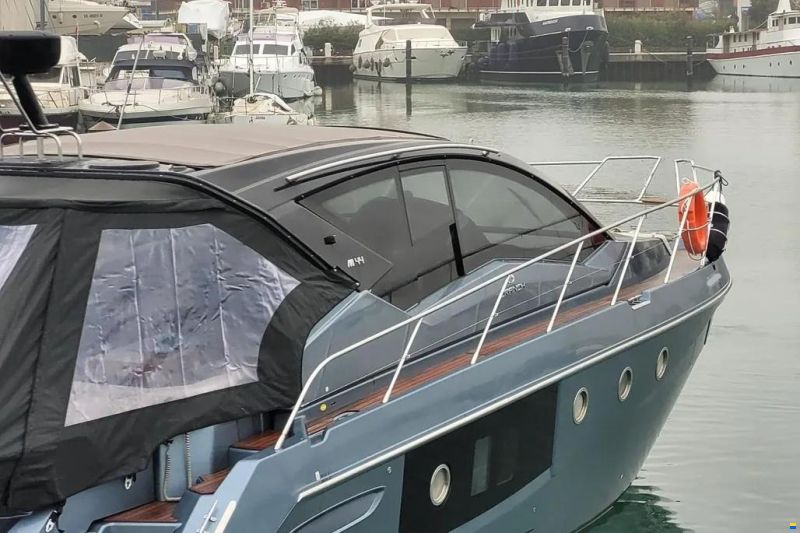 Cranchi M 44 HT