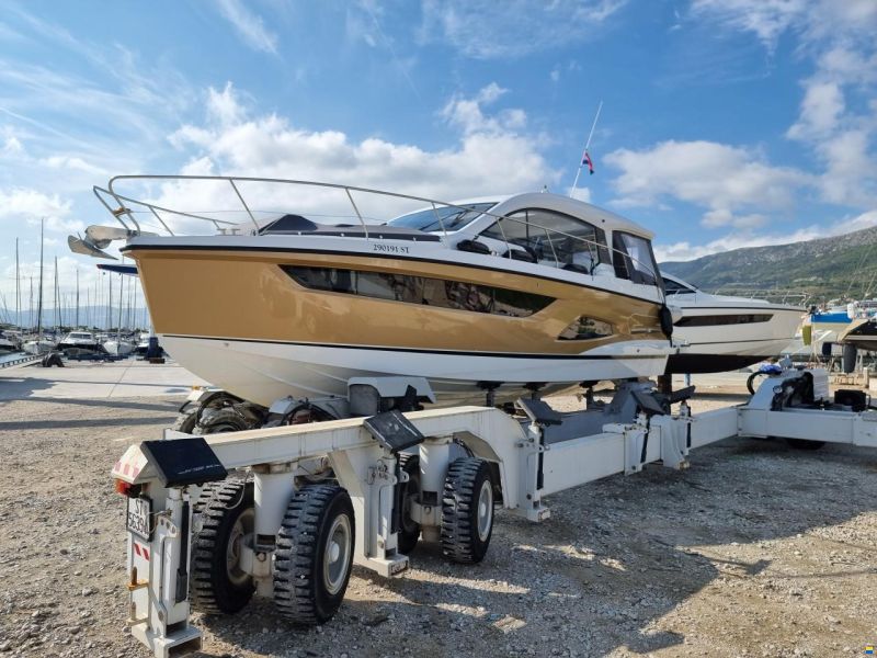 Sealine C390