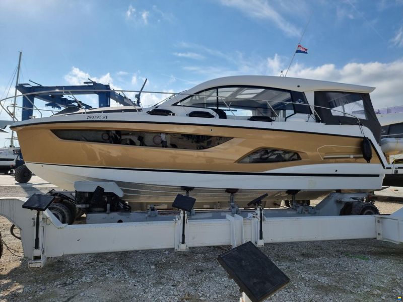 Sealine C390