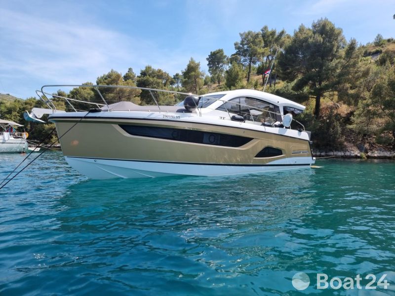 Sealine C390