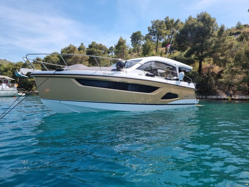 Sealine C390