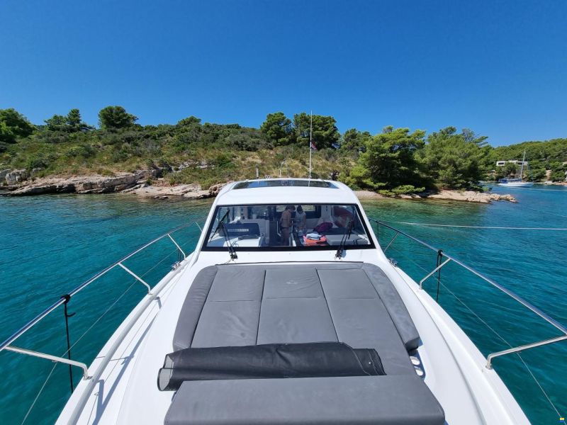 Sealine C390