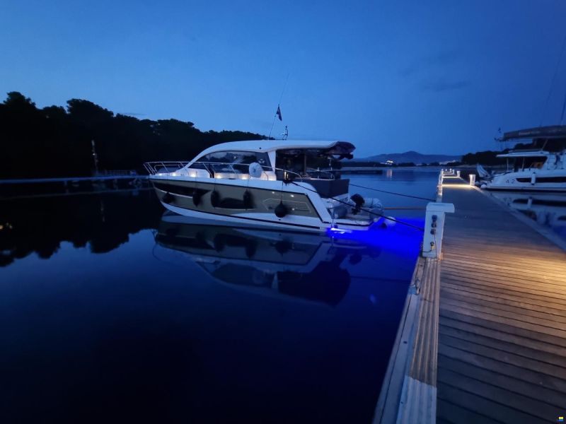 Sealine C390